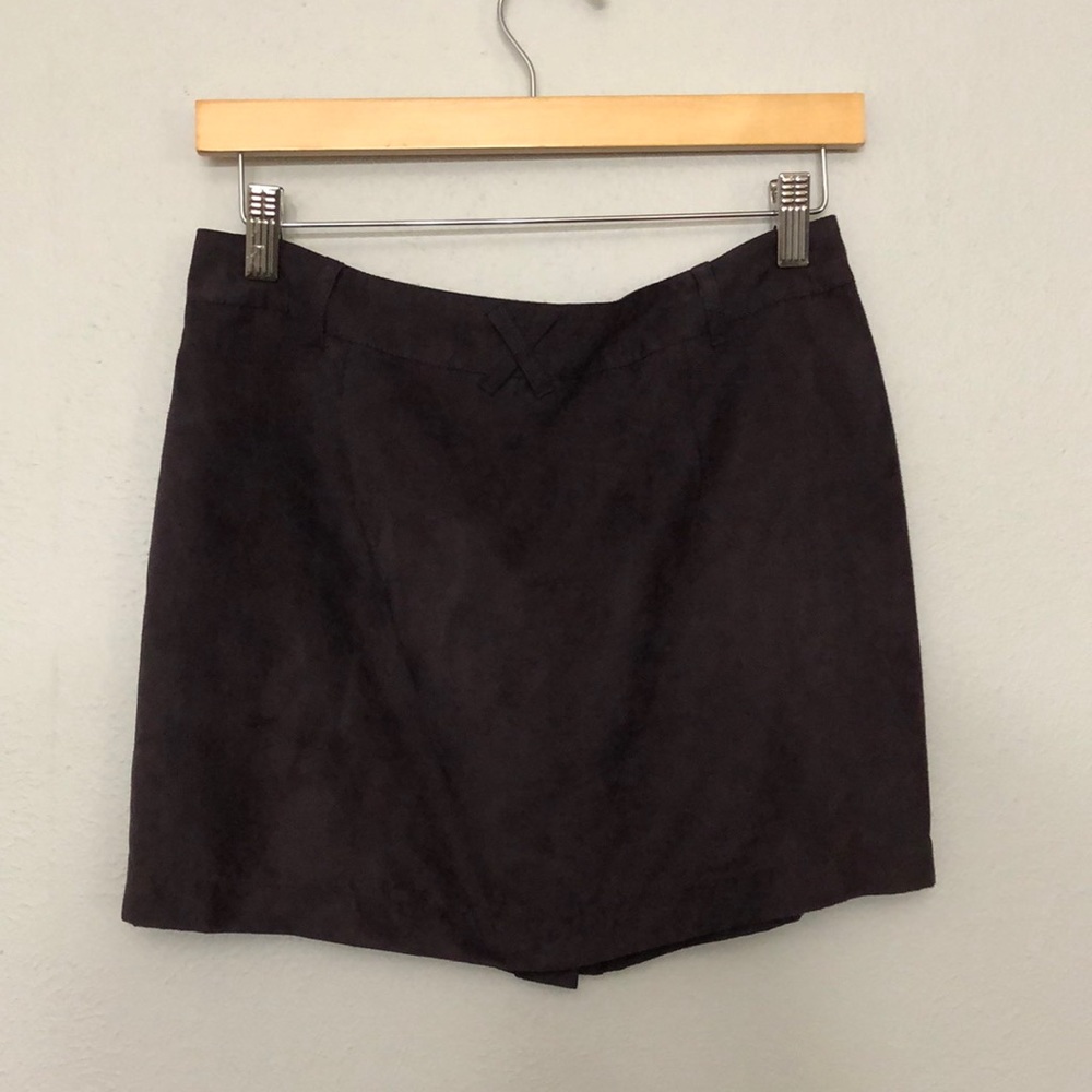 Mini skirt with button detailing - Picture 3 of 3